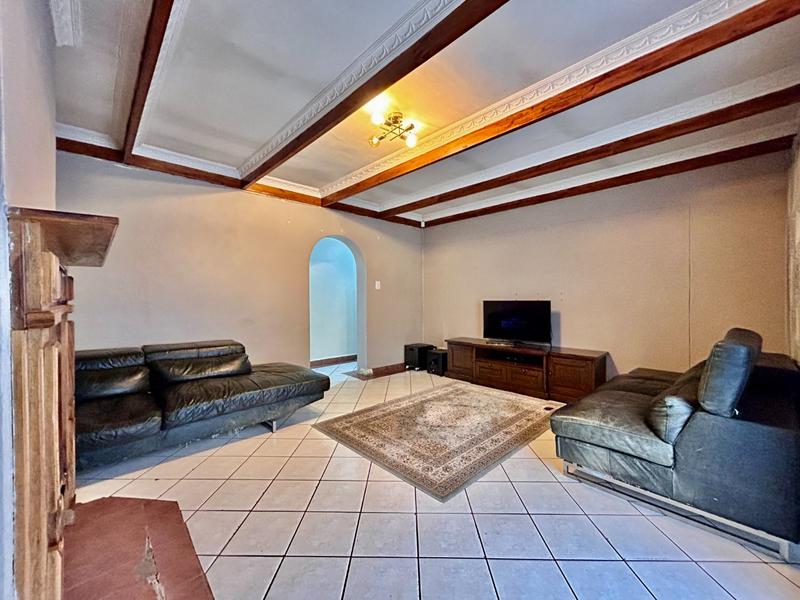 4 Bedroom Property for Sale in Garsfontein Gauteng