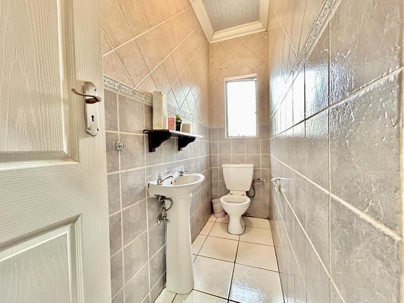 4 Bedroom Property for Sale in Garsfontein Gauteng