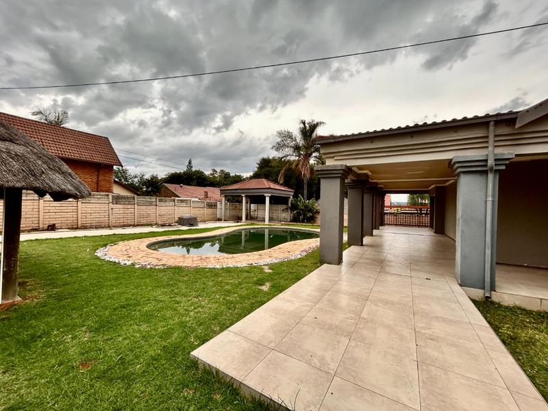 4 Bedroom Property for Sale in Garsfontein Gauteng