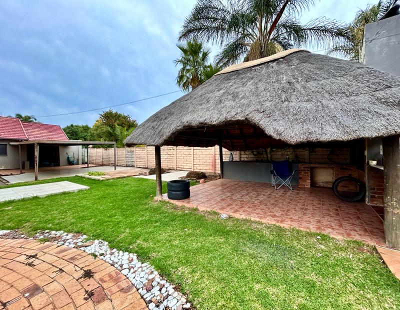 4 Bedroom Property for Sale in Garsfontein Gauteng