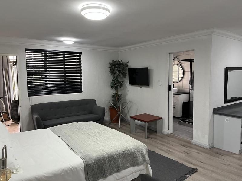 5 Bedroom Property for Sale in Glen Austin Gauteng