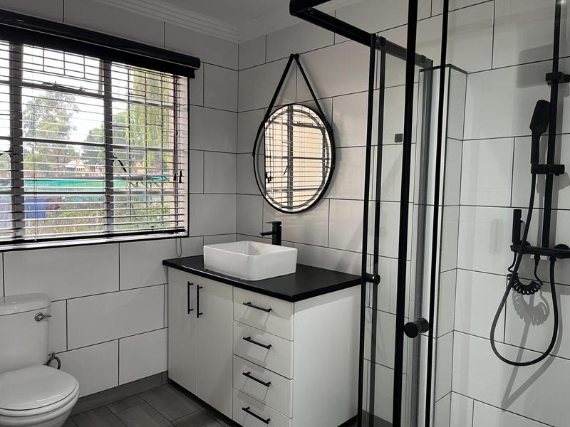 5 Bedroom Property for Sale in Glen Austin Gauteng
