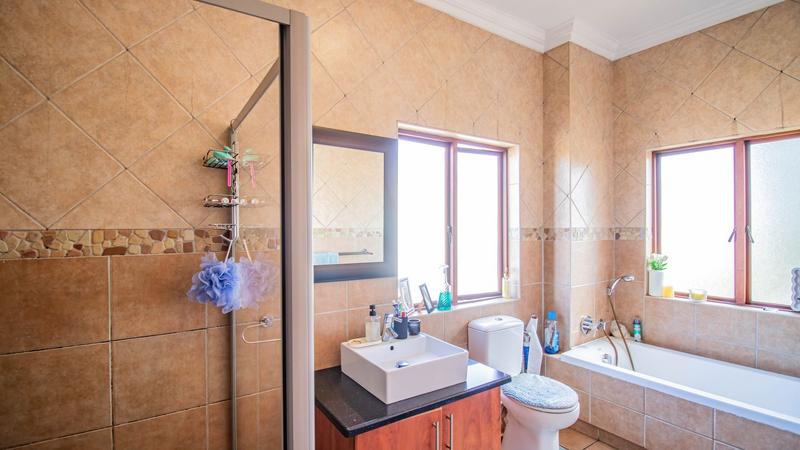 4 Bedroom Property for Sale in Midfield Estate Gauteng