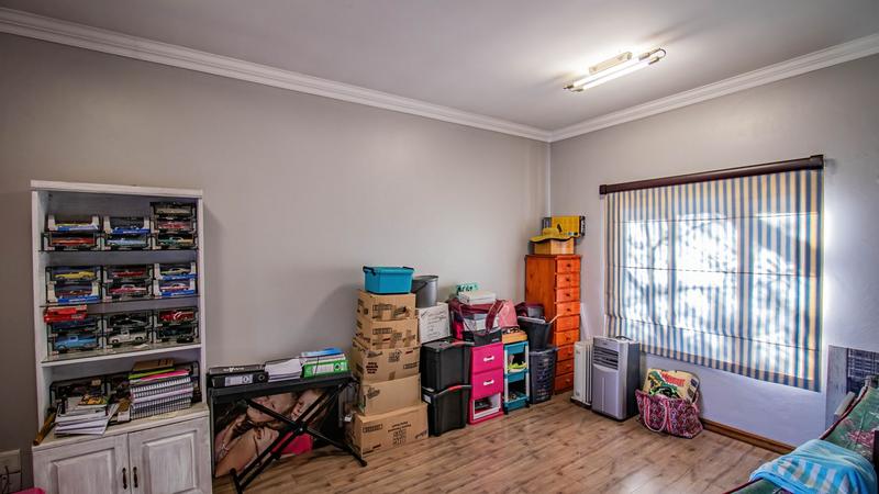 4 Bedroom Property for Sale in Midfield Estate Gauteng