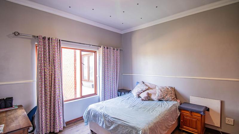 4 Bedroom Property for Sale in Midfield Estate Gauteng
