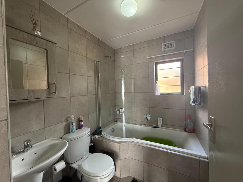 To Let 2 Bedroom Property for Rent in La Montagne Gauteng