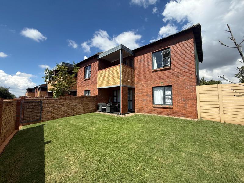 To Let 2 Bedroom Property for Rent in La Montagne Gauteng