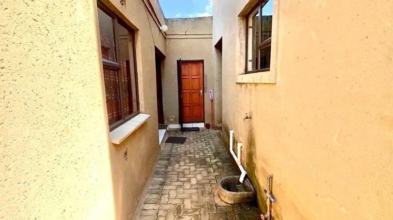 3 Bedroom Property for Sale in Bram Fischerville Gauteng