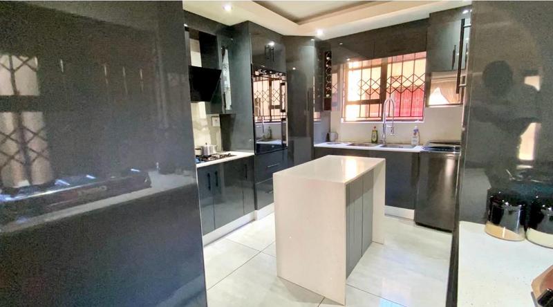 3 Bedroom Property for Sale in Bram Fischerville Gauteng