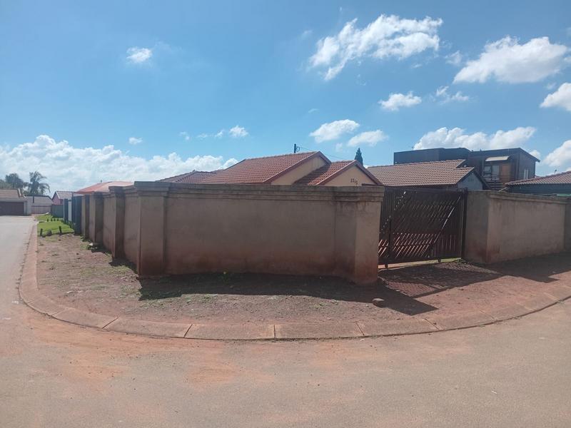 2 Bedroom Property for Sale in Dawn Park Gauteng
