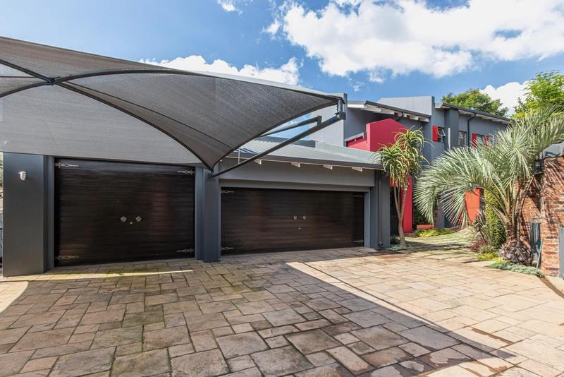 5 Bedroom Property for Sale in Featherbrooke Gauteng
