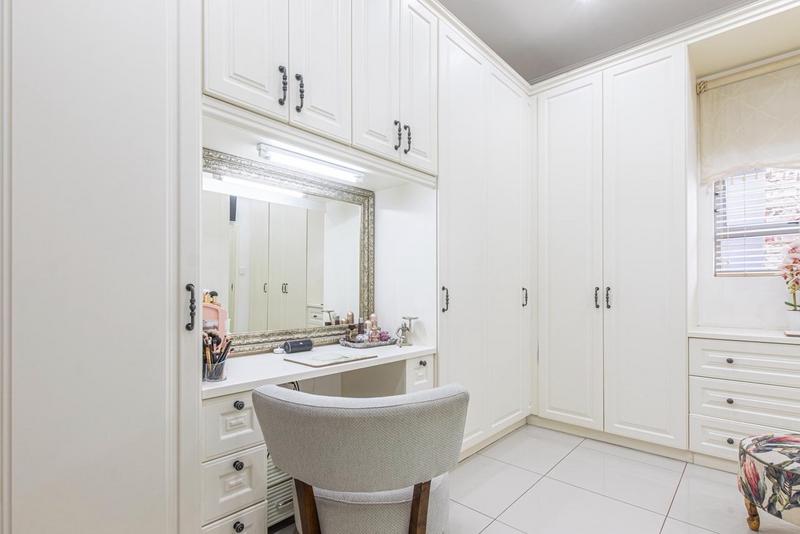 5 Bedroom Property for Sale in Featherbrooke Gauteng