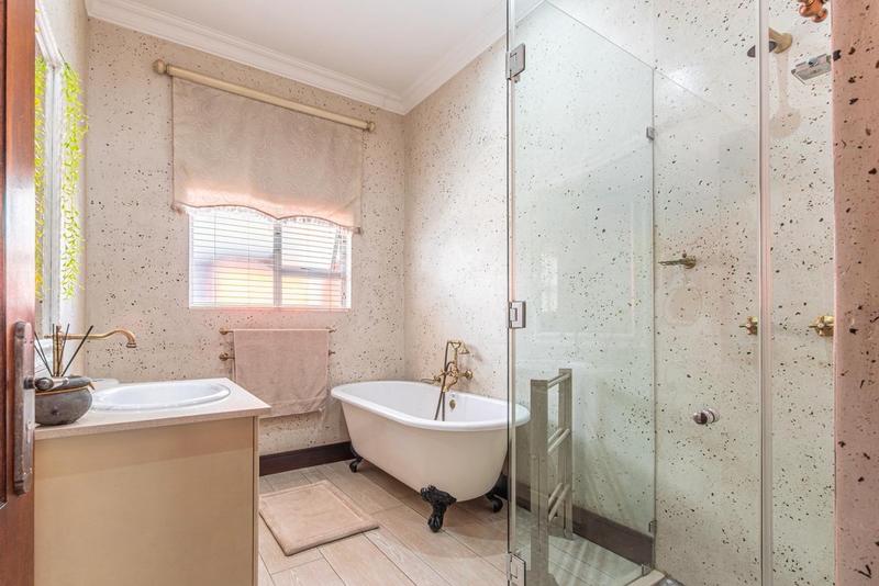 5 Bedroom Property for Sale in Featherbrooke Gauteng