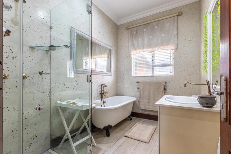 5 Bedroom Property for Sale in Featherbrooke Gauteng