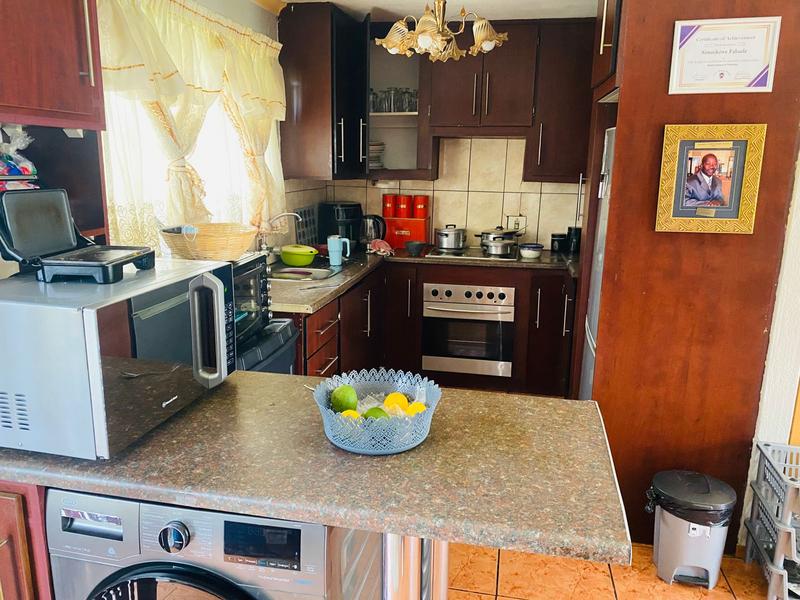 4 Bedroom Property for Sale in Crystal Park Gauteng
