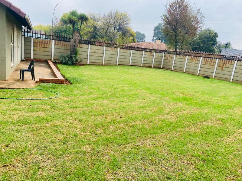 4 Bedroom Property for Sale in Crystal Park Gauteng