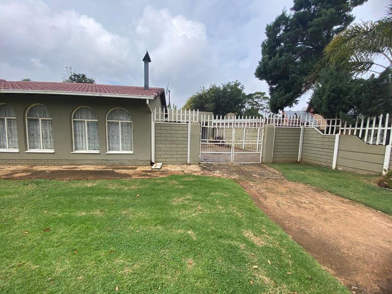 4 Bedroom Property for Sale in Crystal Park Gauteng