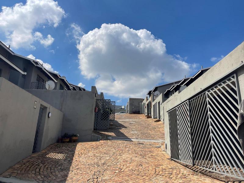 3 Bedroom Property for Sale in Ridgeway Gauteng