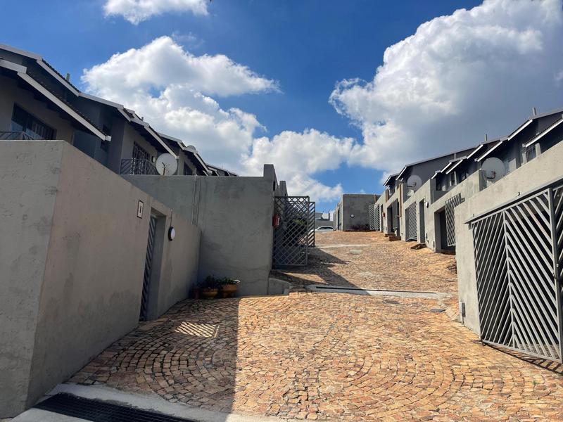 3 Bedroom Property for Sale in Ridgeway Gauteng