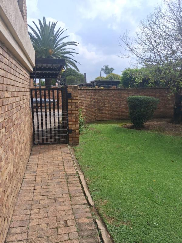 To Let 4 Bedroom Property for Rent in Bardene Gauteng