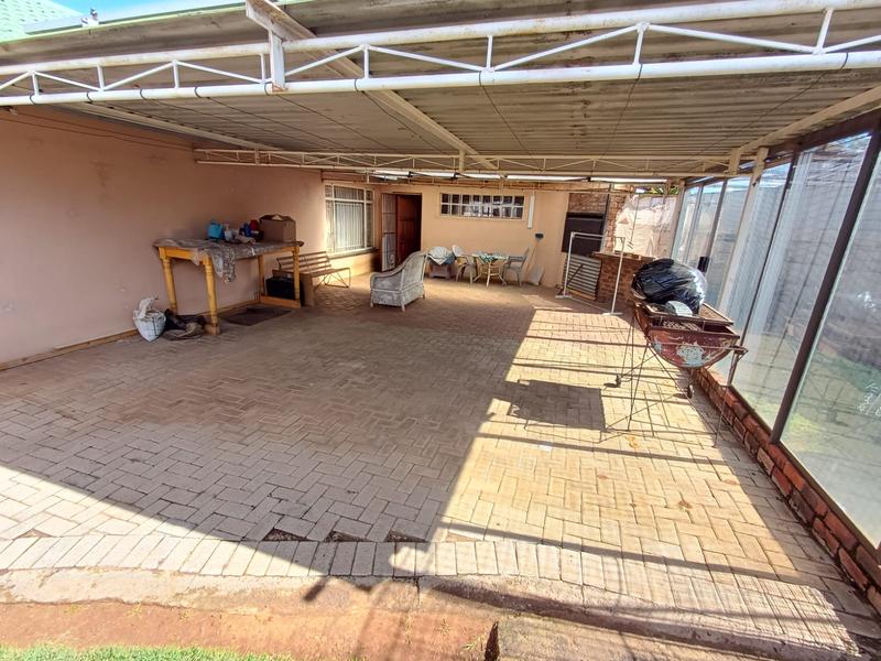 3 Bedroom Property for Sale in Unitas Park Gauteng