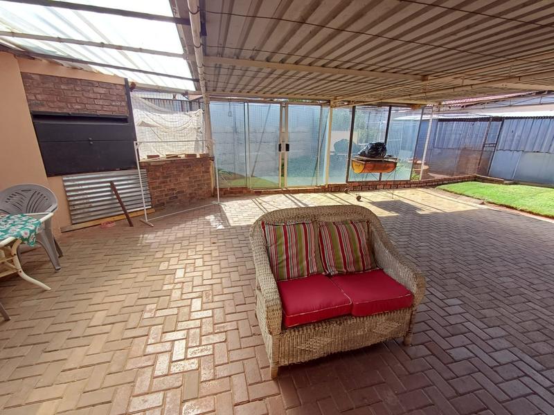 3 Bedroom Property for Sale in Unitas Park Gauteng