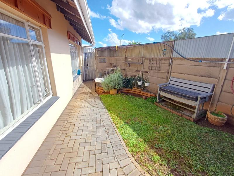 3 Bedroom Property for Sale in Unitas Park Gauteng