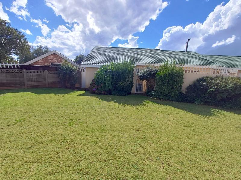 3 Bedroom Property for Sale in Unitas Park Gauteng