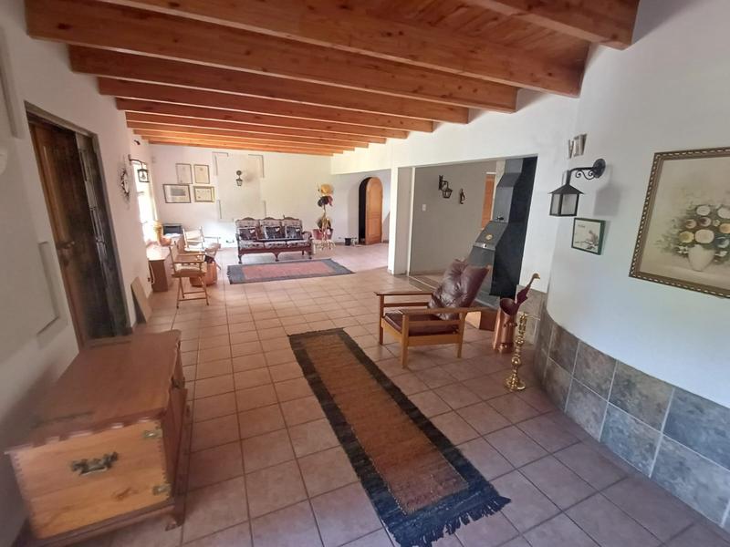 5 Bedroom Property for Sale in Unitas Park Gauteng