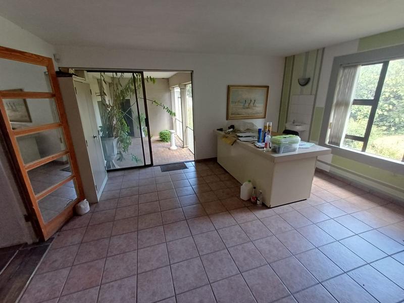 5 Bedroom Property for Sale in Unitas Park Gauteng