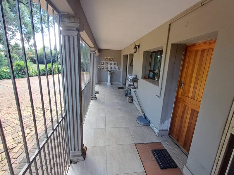 5 Bedroom Property for Sale in Unitas Park Gauteng