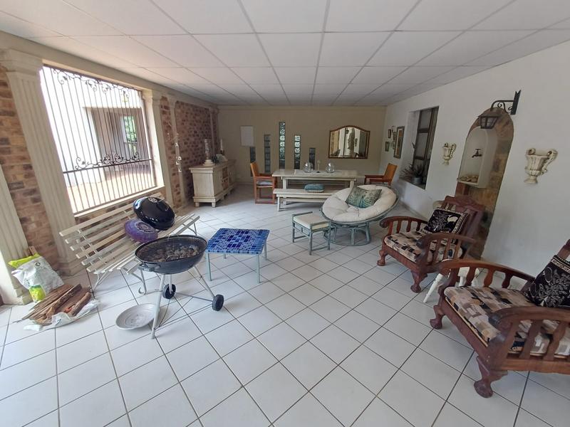 5 Bedroom Property for Sale in Unitas Park Gauteng