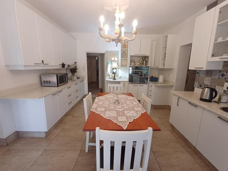 5 Bedroom Property for Sale in Unitas Park Gauteng
