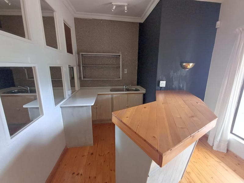 5 Bedroom Property for Sale in Unitas Park Gauteng
