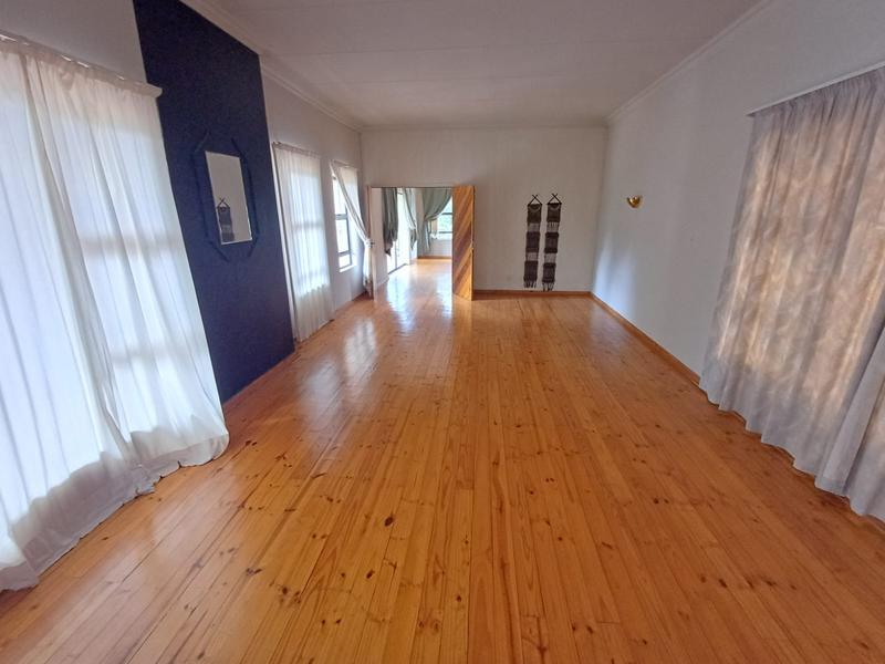 5 Bedroom Property for Sale in Unitas Park Gauteng
