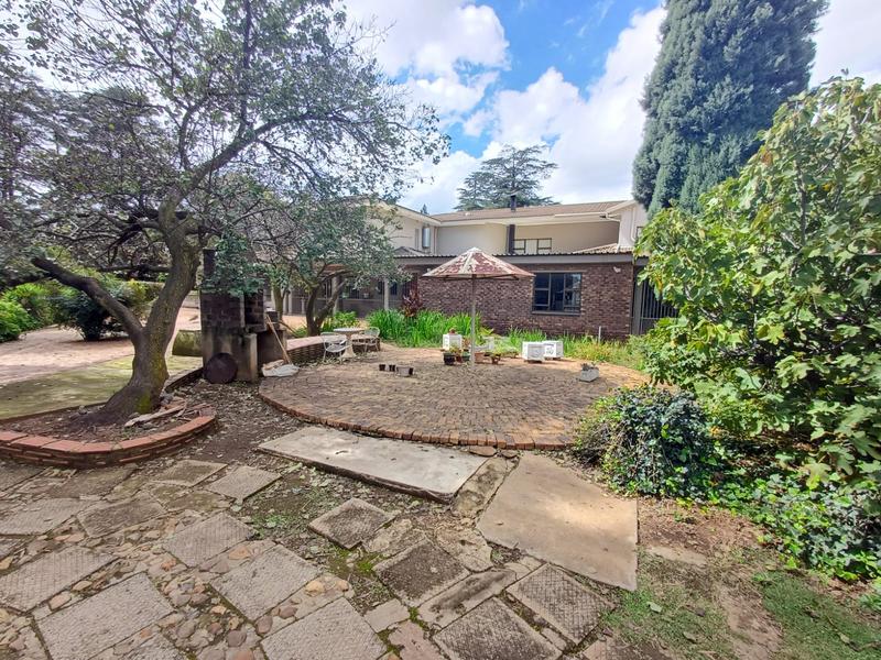 5 Bedroom Property for Sale in Unitas Park Gauteng
