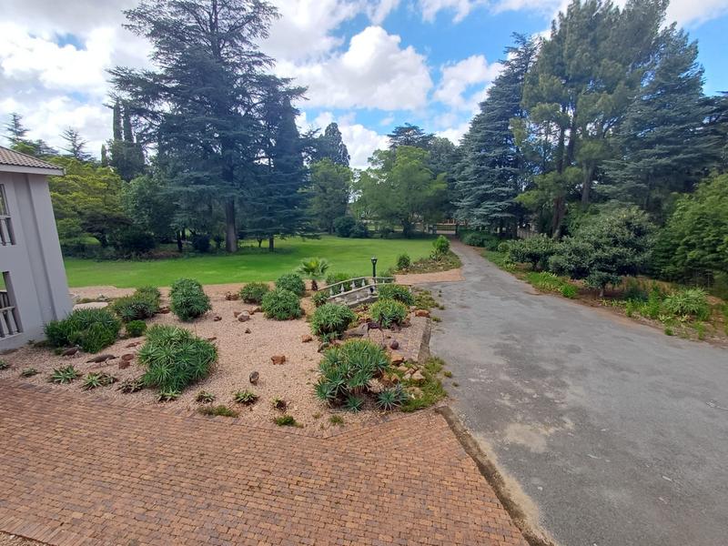 5 Bedroom Property for Sale in Unitas Park Gauteng