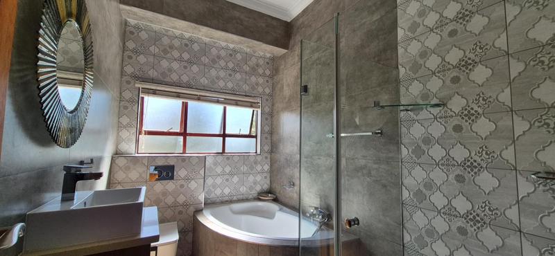 5 Bedroom Property for Sale in Midlands Estate Gauteng