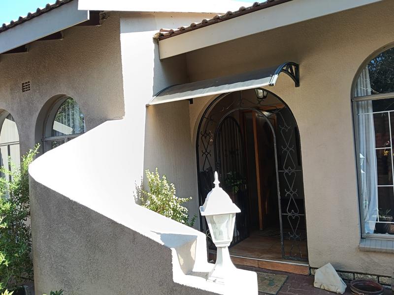 5 Bedroom Property for Sale in Brackendowns Gauteng
