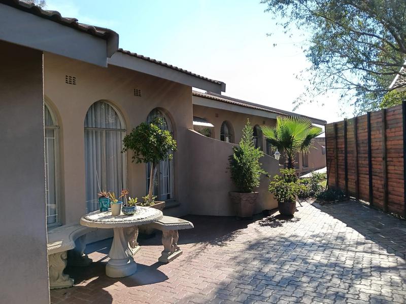 5 Bedroom Property for Sale in Brackendowns Gauteng