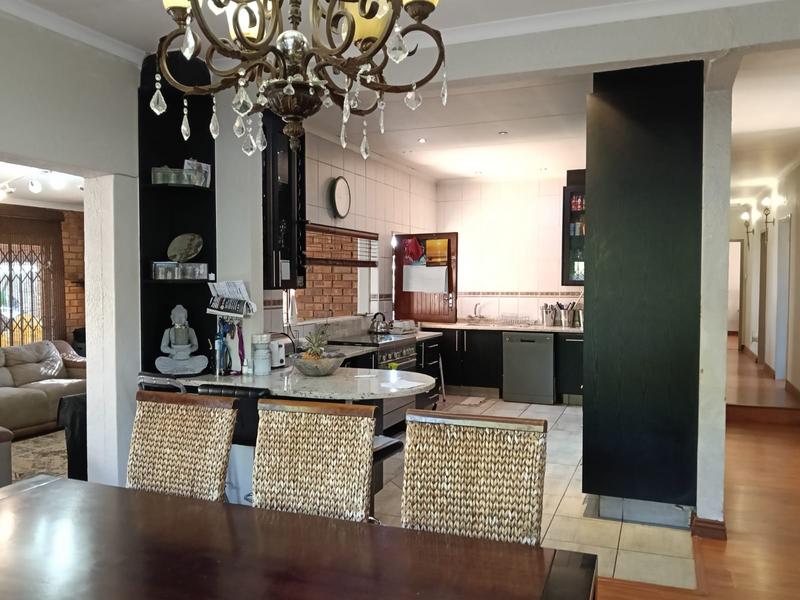 5 Bedroom Property for Sale in Brackendowns Gauteng