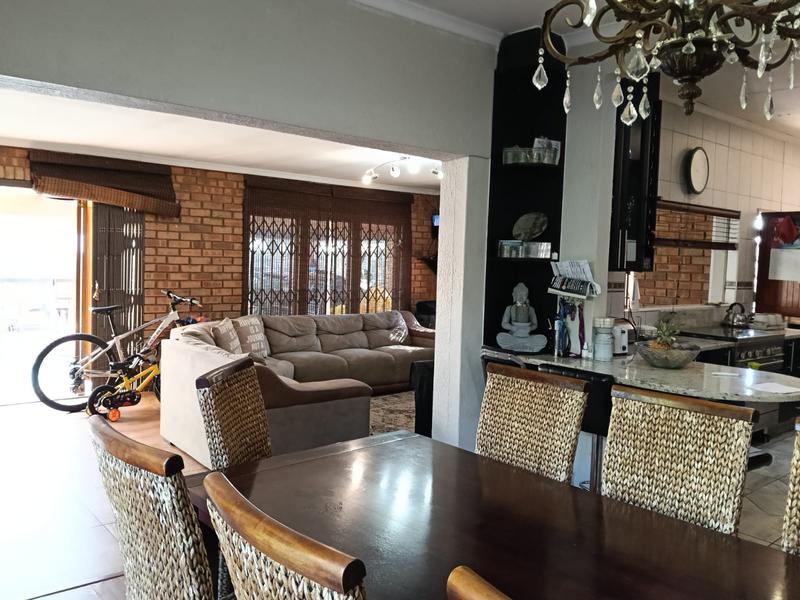 5 Bedroom Property for Sale in Brackendowns Gauteng