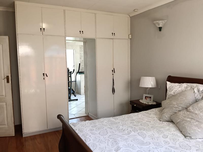 5 Bedroom Property for Sale in Brackendowns Gauteng