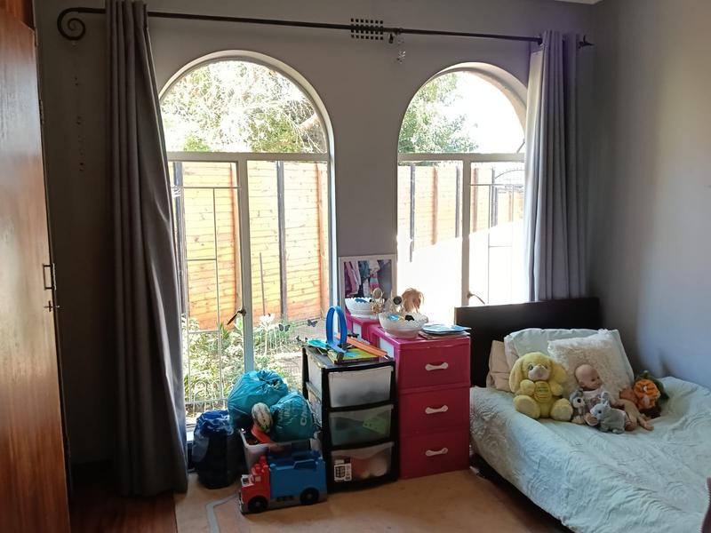 5 Bedroom Property for Sale in Brackendowns Gauteng