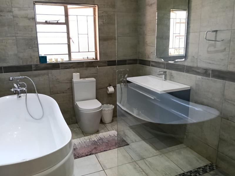 5 Bedroom Property for Sale in Brackendowns Gauteng