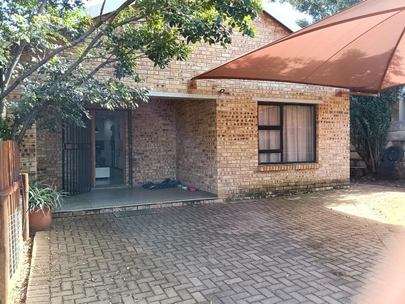 5 Bedroom Property for Sale in Brackendowns Gauteng