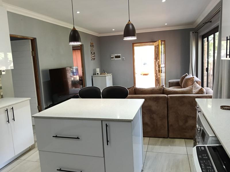 5 Bedroom Property for Sale in Brackendowns Gauteng