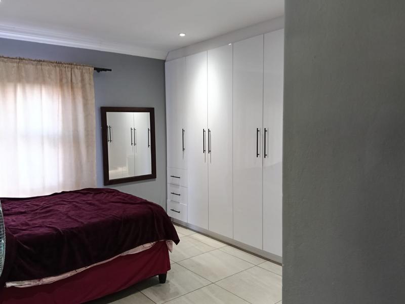 5 Bedroom Property for Sale in Brackendowns Gauteng