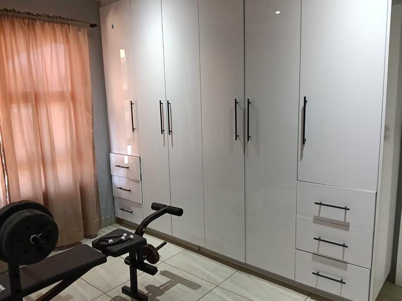 5 Bedroom Property for Sale in Brackendowns Gauteng