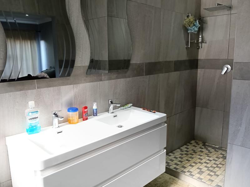5 Bedroom Property for Sale in Brackendowns Gauteng